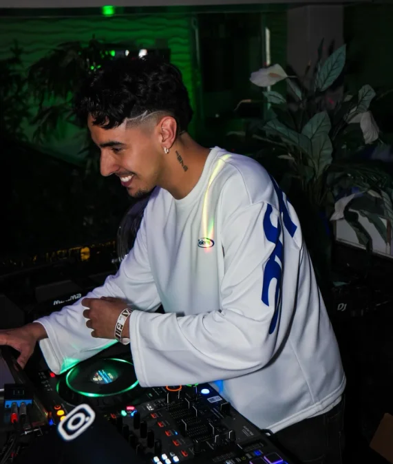 DJ SANTOS